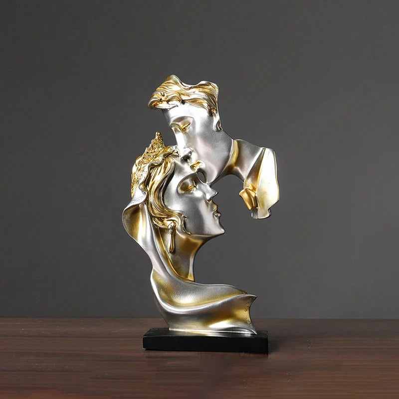 Love Embrace: Estatueta de Amantes em Resina
